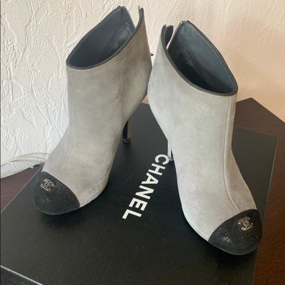 π― Authentic CHANEL suede ankle boots - Picture 1 of 5